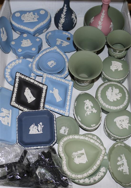 A quantity of mixed Jasperware